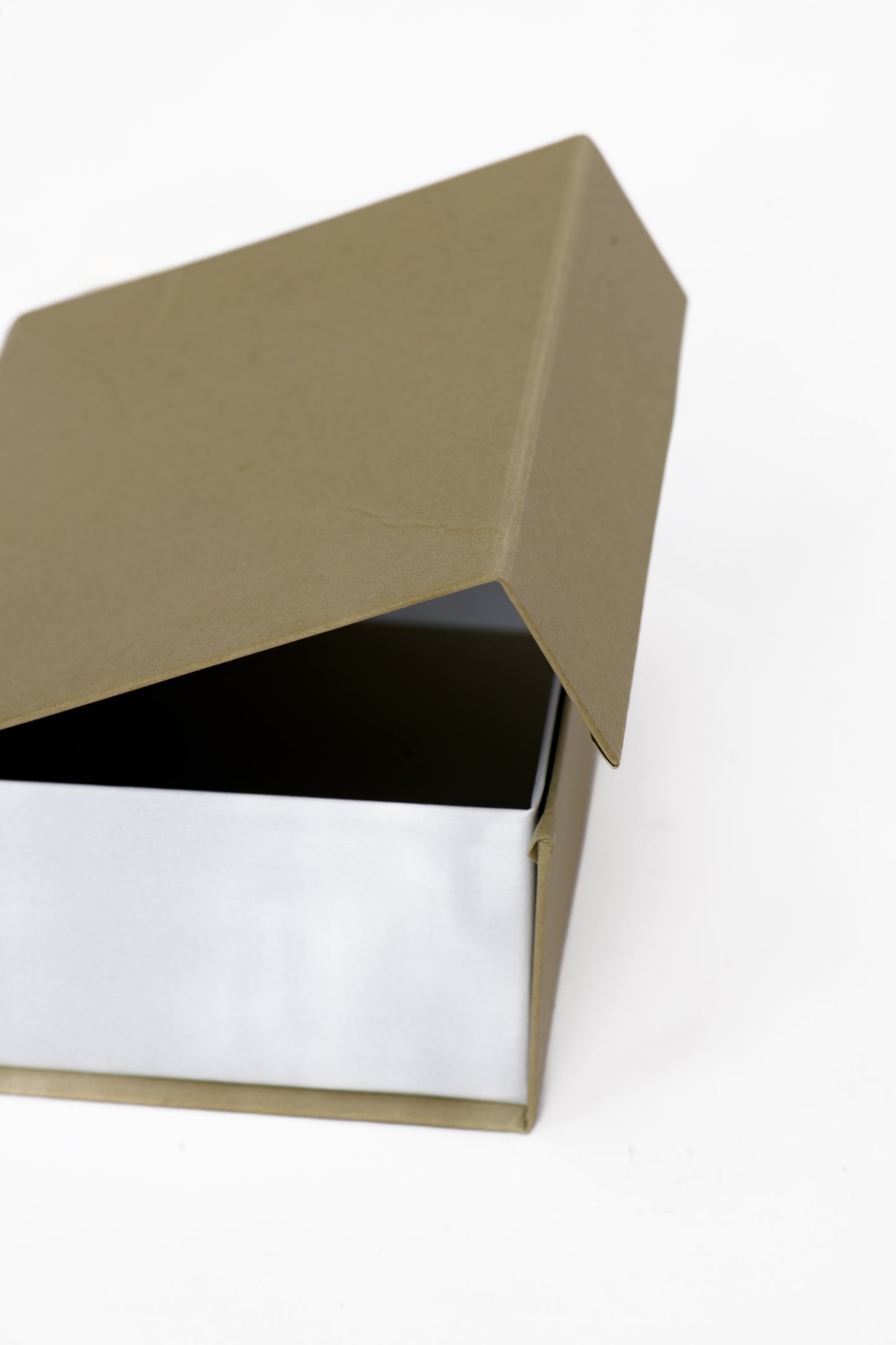 Foldable Luxury Packaging
